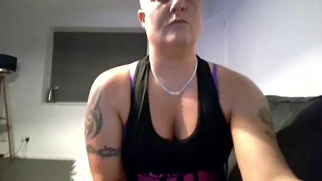 Bendoverbetty3 online show from January 9, 8:32 pm