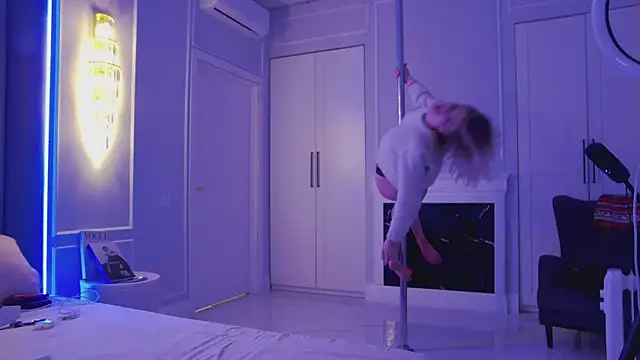 IvyBriggs online show from January 9, 6:10 pm