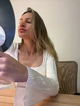 1Moonlight1 online show from January 17, 8:01 pm