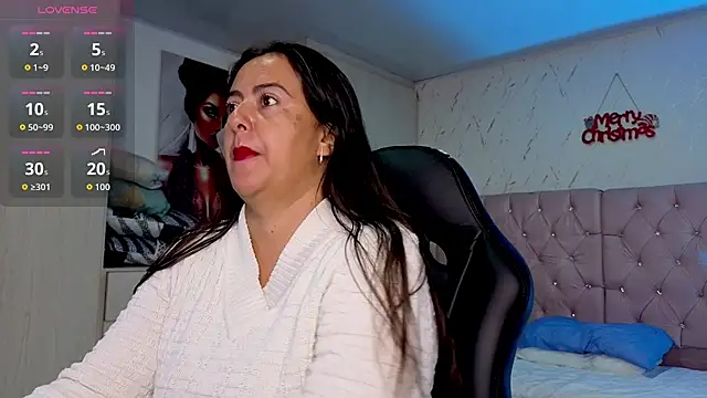 Snapshot of evelyn_harpeery chatting on January 15, 11:26 am evelyn harpeery online show from January 15, 11:26 am