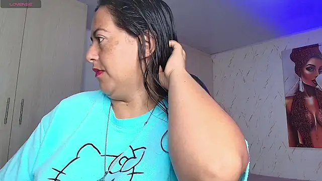 Snapshot of evelyn_harpeery chatting on April 23, 11:09 am evelyn harpeery online show from April 23, 11:09 am