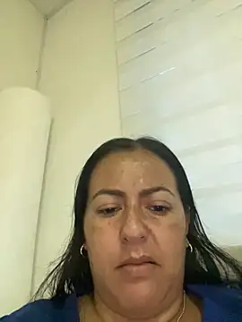 Snapshot of evelyn_harpeery chatting on May 22, 10:54 am evelyn harpeery online show from May 22, 10:54 am