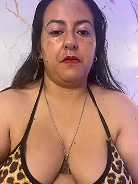 Snapshot of evelyn_harpeery chatting on June 3, 10:40 am evelyn harpeery online show from June 3, 10:40 am