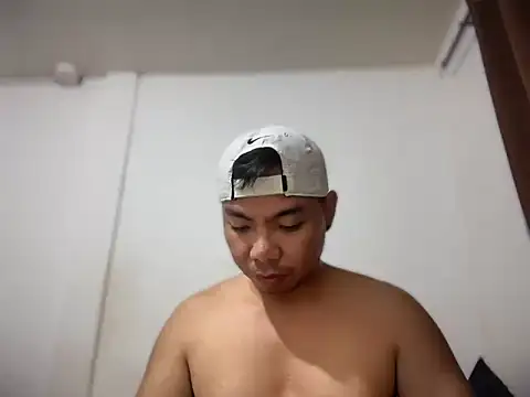 Snapshot of chubbybear_08 chatting on February 12, 2:12 pm chubbybear 08 online show from February 12, 2:12 pm