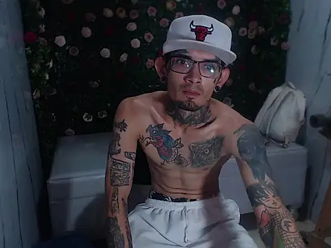 Boy tatto77 online show from April 9, 3:17 pm