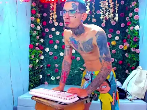 Boy tatto77 online show from April 15, 1:01 am