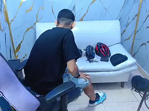 Snapshot of Boy_tatto77 chatting on July 16, 12:49 am Boy tatto77 online show from July 16, 12:49 am