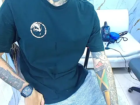 Snapshot of Boy_tatto77 chatting on July 18, 1:32 am Boy tatto77 online show from July 18, 1:32 am