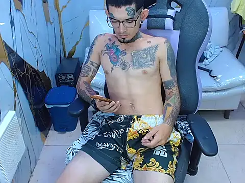 Snapshot of Boy_tatto77 chatting on July 20, 12:51 pm Boy tatto77 online show from July 20, 12:51 pm