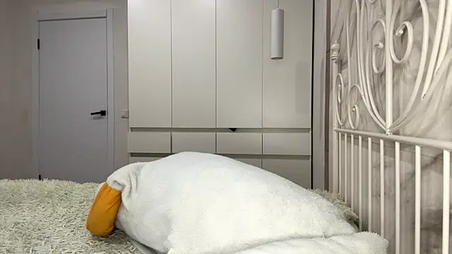 Snapshot of KitCerveny chatting on January 6, 1:04 pm KitCerveny online show from January 6, 1:04 pm