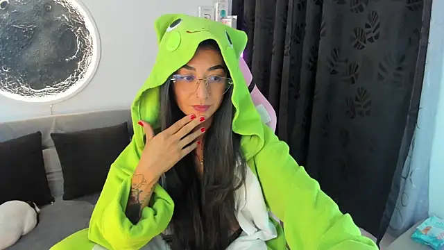 luna martii online show from January 10, 5:31 am