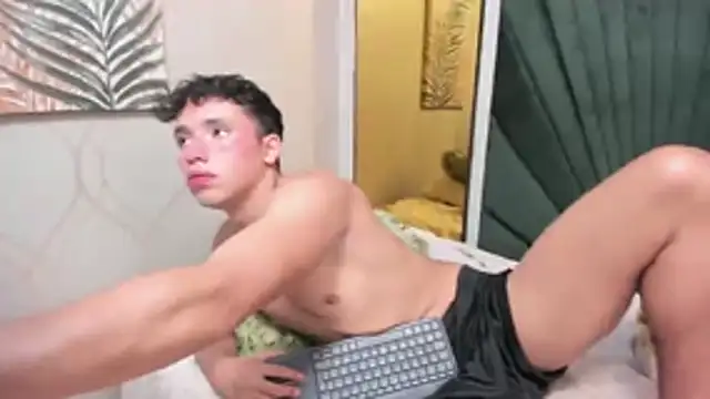 wildboy22  online show from January 10, 2:13 am