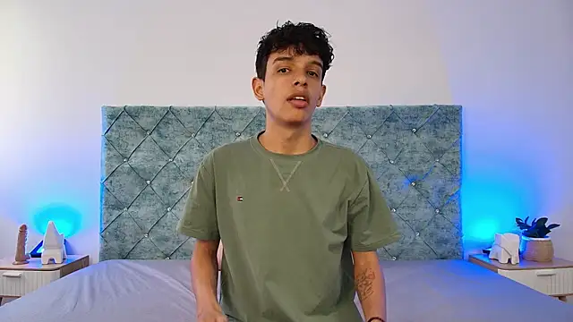 maxfrost 1 online show from December 20, 7:10 pm