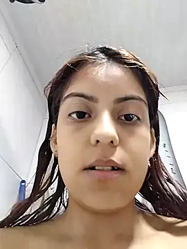 mia hottie2210 online show from December 20, 8:54 am