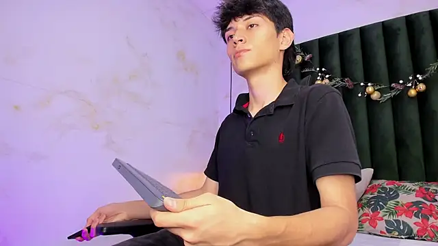 Aron valverde online show from December 19, 1:56 am