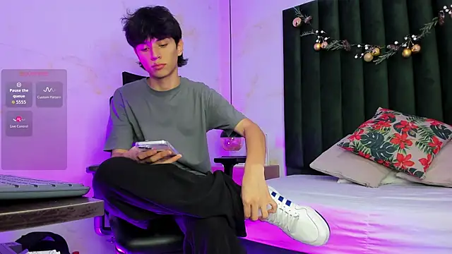 Aron valverde online show from January 9, 2:03 am