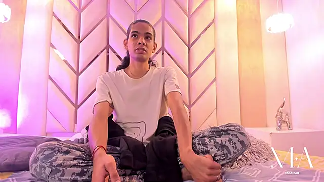 Max Ari online show from January 17, 4:06 am