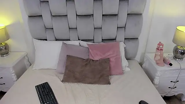 amber  ferrera online show from March 19, 7:51 pm