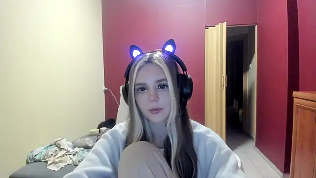 LunaAngell online show from December 21, 12:40 am