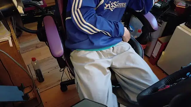 Gay-Versaut online show from April 4, 5:32 pm