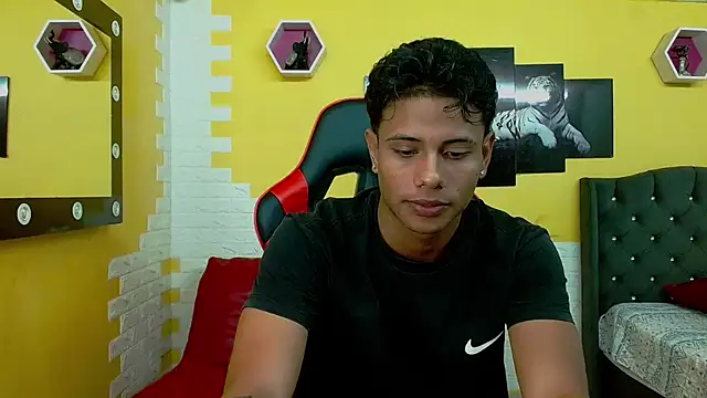 Snapshot of andrew_myersx chatting on January 6, 2:48 am andrew myersx online show from January 6, 2:48 am