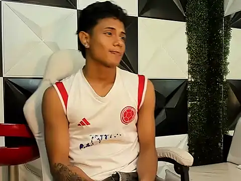 Snapshot of andrew_myersx chatting on January 10, 1:51 am andrew myersx online show from January 10, 1:51 am