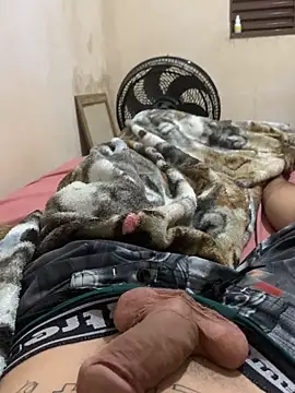 Snapshot of heitorpaugrande chatting on February 27, 2:55 am heitorpaugrande online show from February 27, 2:55 am