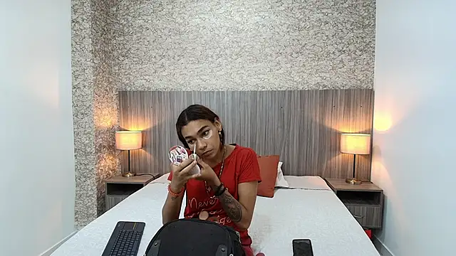 Snapshot of zoe_bermudez chatting on December 19, 11:28 am zoe bermudez online show from December 19, 11:28 am