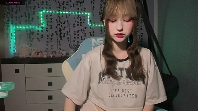 Snapshot of Yoonhee_ki chatting on July 4, 9:32 pm Yoonhee ki online show from July 4, 9:32 pm