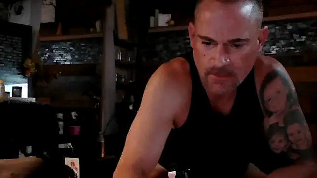 Snapshot of MISTERANDDEMI chatting on April 18, 7:07 pm MISTERANDDEMI online show from April 18, 7:07 pm