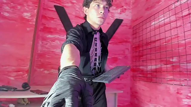 Eliot X online show from December 21, 6:37 pm