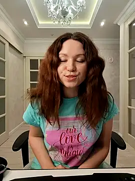 LondonMiley online show from December 22, 7:00 pm