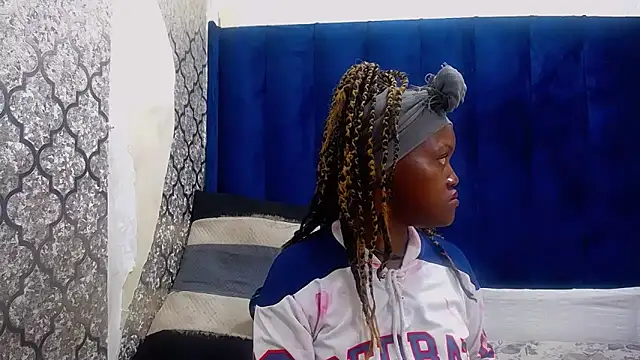 DarkBeauty33 online show from January 15, 7:35 am