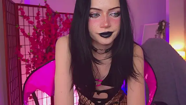 Snapshot of Dark_Diva chatting on February 17, 9:21 pm Dark Diva online show from February 17, 9:21 pm