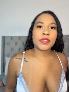 izzybelmonth12 online show from April 17, 8:01 pm