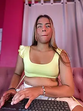 MiaSizzle online show from January 18, 1:04 pm