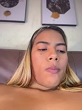 MiaSizzle online show from January 31, 7:11 pm