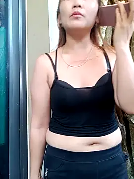Snapshot of yula-bi chatting on May 15, 11:56 pm yula-bi online show from May 15, 11:56 pm