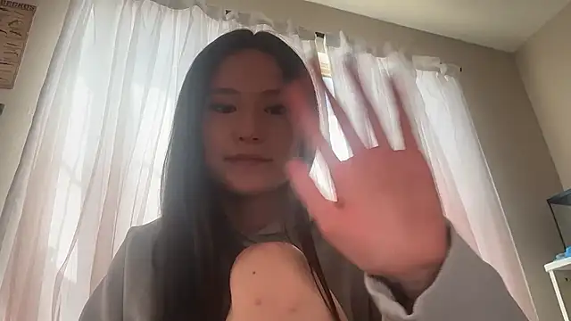 luvvivii online show from April 15, 12:50 am