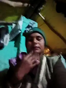 Snapshot of Cuty_priti chatting on December 22, 11:24 pm Cuty priti online show from December 22, 11:24 pm