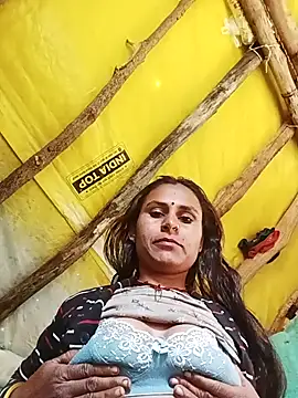 Snapshot of Cuty_priti chatting on January 12, 4:18 am Cuty priti online show from January 12, 4:18 am