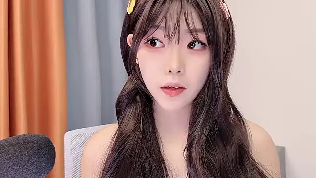 smalldaisy online show from February 13, 1:45 am