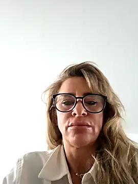 Snapshot of LaLynn chatting on February 26, 3:55 pm LaLynn online show from February 26, 3:55 pm