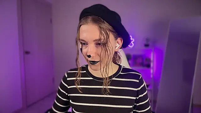 KellySunn online show from March 27, 7:47 am