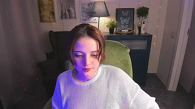 Snapshot of SarahShelby chatting on June 6, 10:14 pm SarahShelby online show from June 6, 10:14 pm