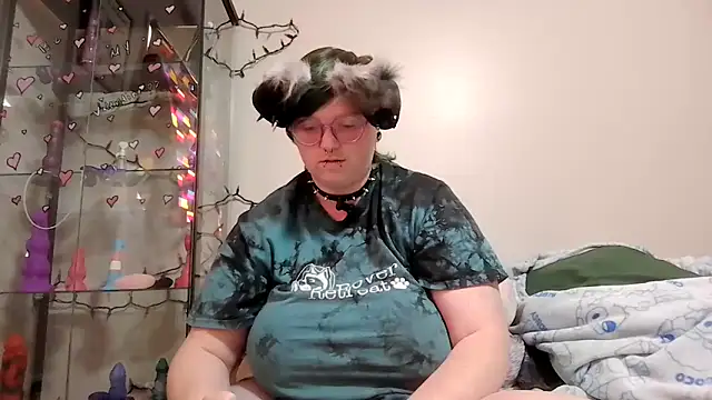 Snapshot of Pupghostt chatting on February 16, 3:19 pm Pupghostt online show from February 16, 3:19 pm