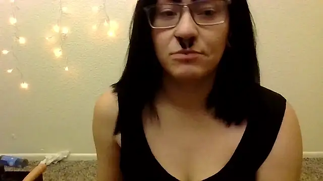 Snapshot of GabbyDaniella chatting on January 11, 2:16 am GabbyDaniella online show from January 11, 2:16 am
