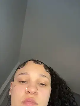 urprettygirlleenay online show from March 6, 7:32 pm