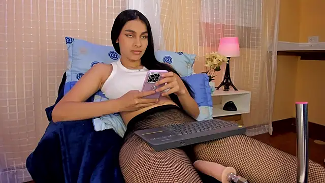 ManuelaEvans  online show from April 17, 2:25 am