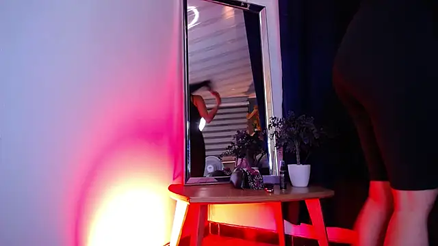 Emilyy05  online show from February 25, 3:05 am